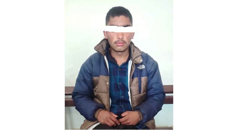 ९ वर्ष कैद र चार लाख जरिवना ताेकिएका खड्का घण्टाघरबाट पक्राउ