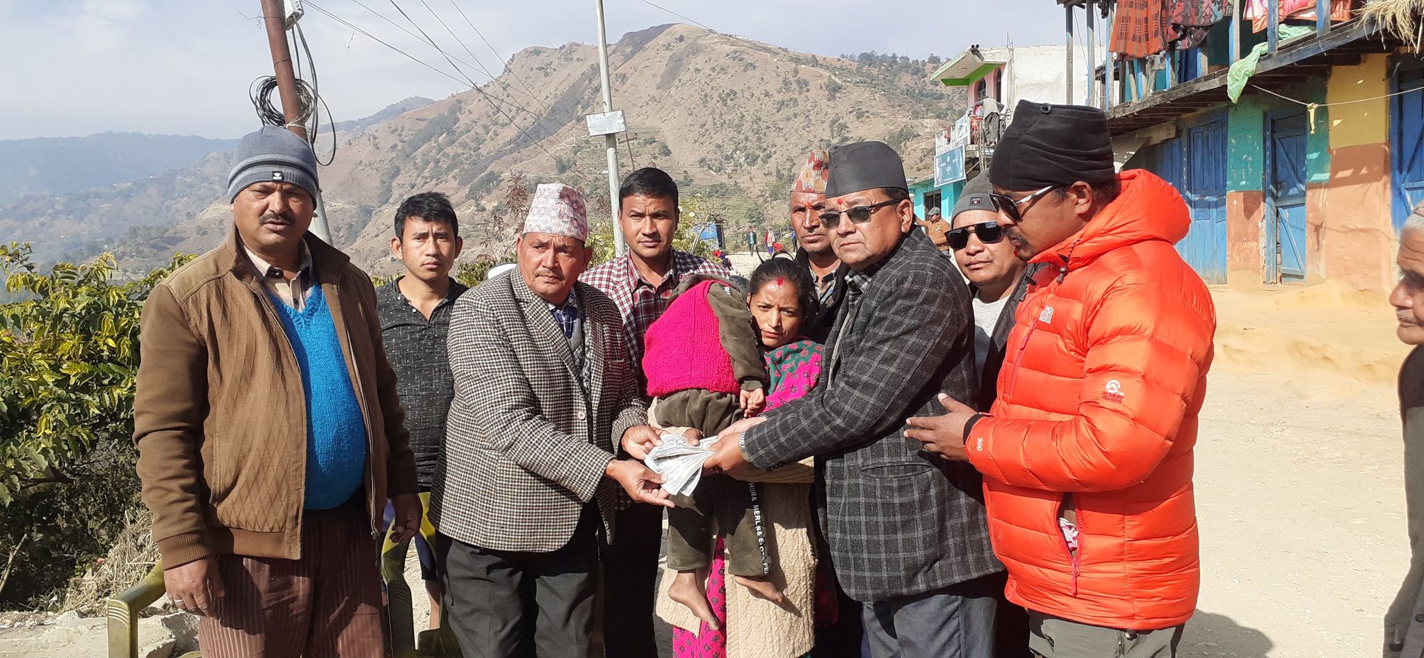 कोरियाबाट क्यान्सर पिडित बालकलाई आर्थिक सहयोग