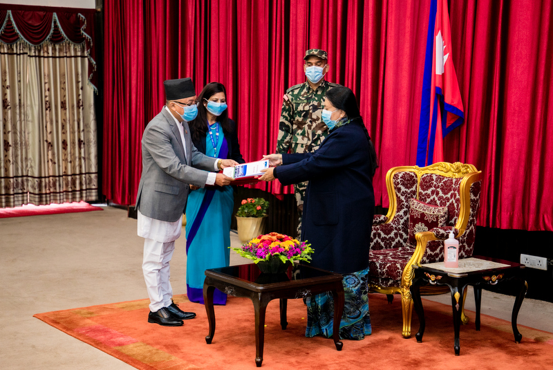 राष्ट्रपति भण्डारी समक्ष निर्वाचन अयोग द्वारा वार्षिक  प्रतिवेदन पेस