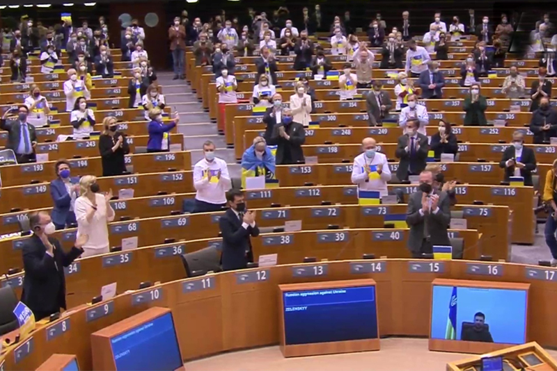 युरोपेली संसद्‌मा बोल्दै युक्रेनी राष्ट्रपति : साथ दिन आह्वान